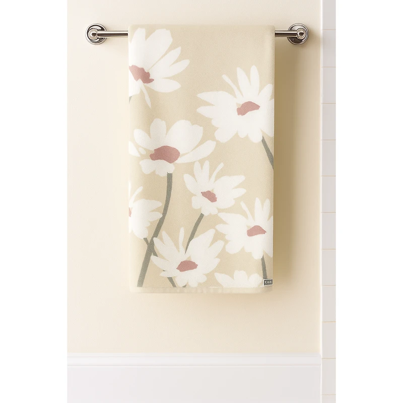Microfiber Breezy Marguerite Bath Towel