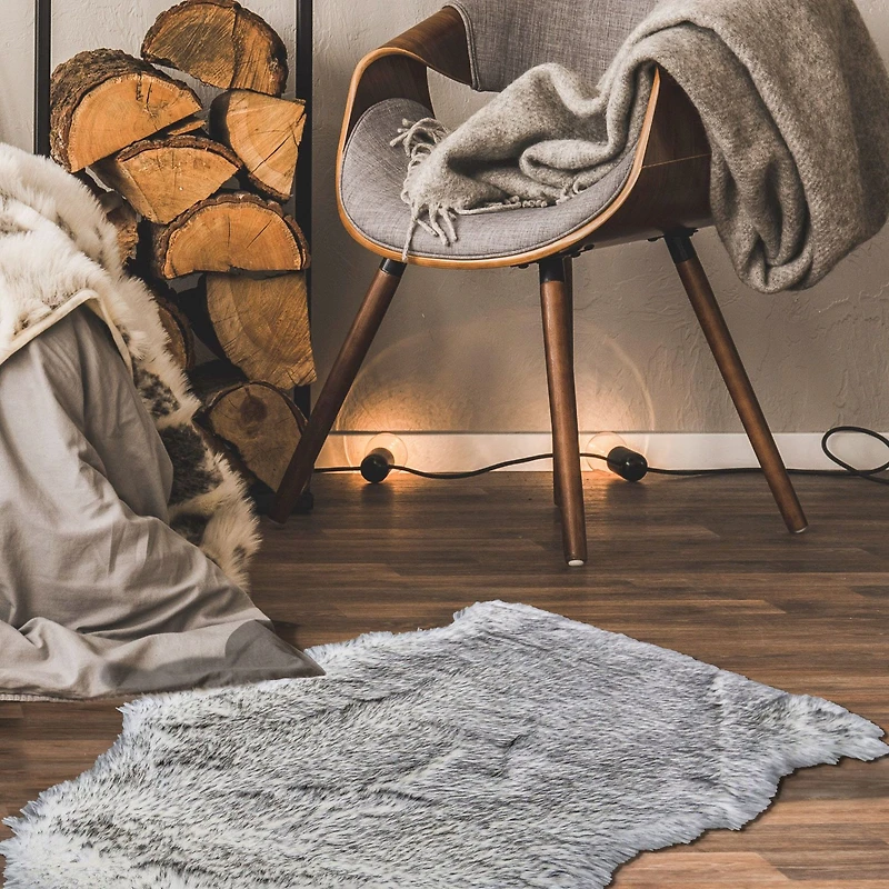 Basse Faux Fur Vegan Sheepskin Rug - 2' x 3'