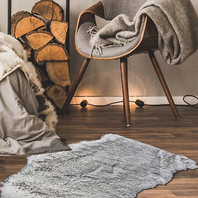 Basse Faux Fur Vegan Sheepskin Rug - 2' x 3'