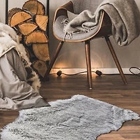Basse Faux Fur Vegan Sheepskin Rug - 2' x 3'