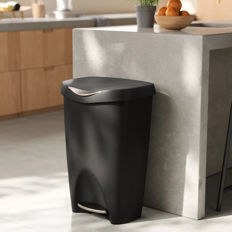 Umbra Brim Step Bin With Lid, 50L