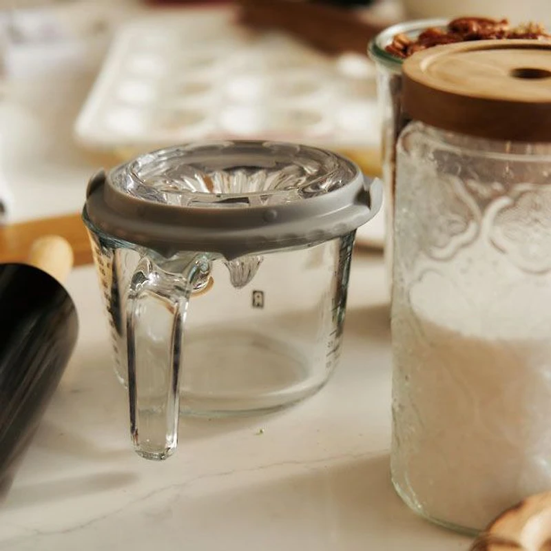 Ricardo Measuring Cup with Citrus Juicer