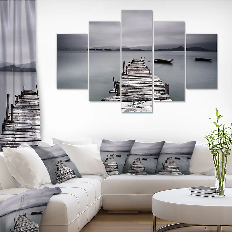 Toile « Pier and Boats at Seashore