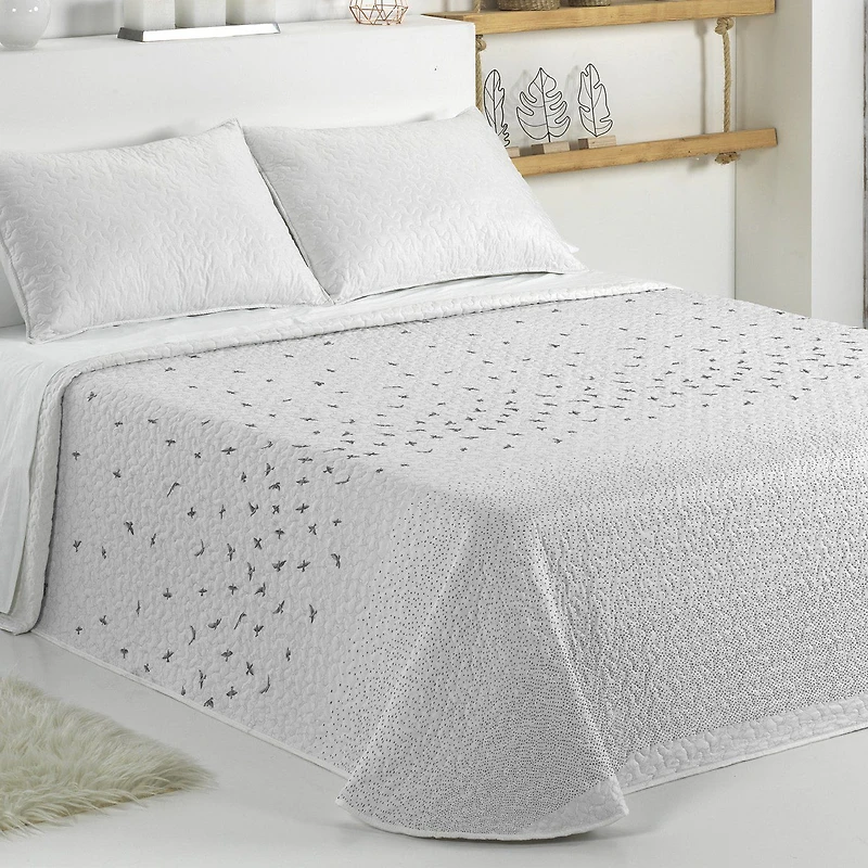 Ibis Bedspread Set
