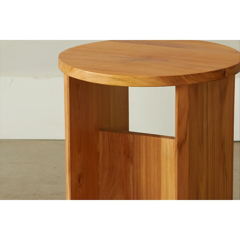 Nika Tabouret  