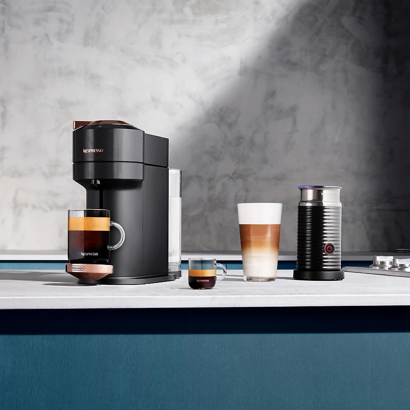 Machine à café et espresso à capsule Nespresso® Vertuo Next Premium avec Aeroccino par De'Longhi - Noir et rose doré