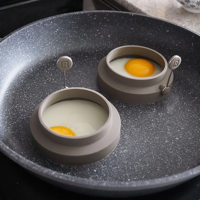 Ensemble de 2 anneaux pour oeuf et pancake Ricardo en silicone