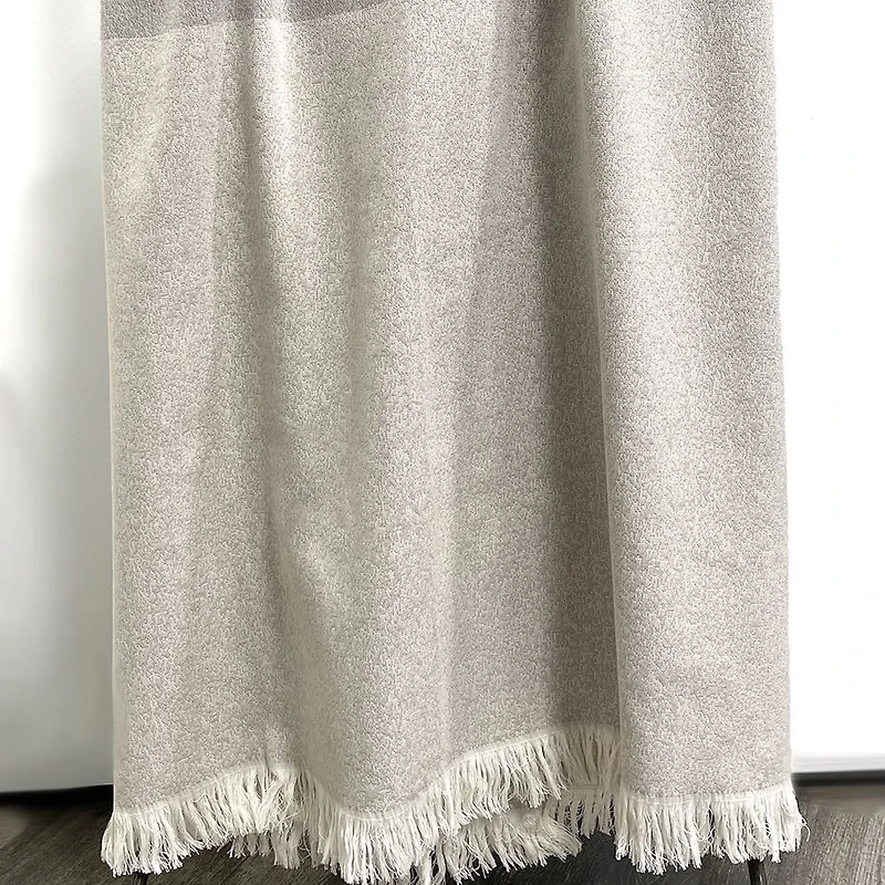 Rae Throw