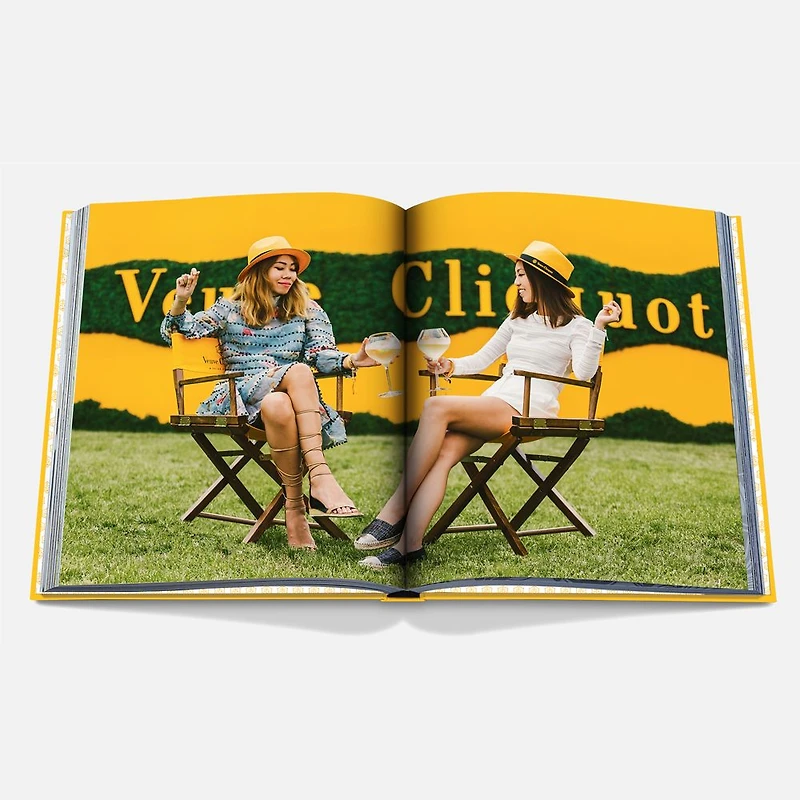 Beau livre de photographies décoratif par Assouline - « Veuve Clicquot »