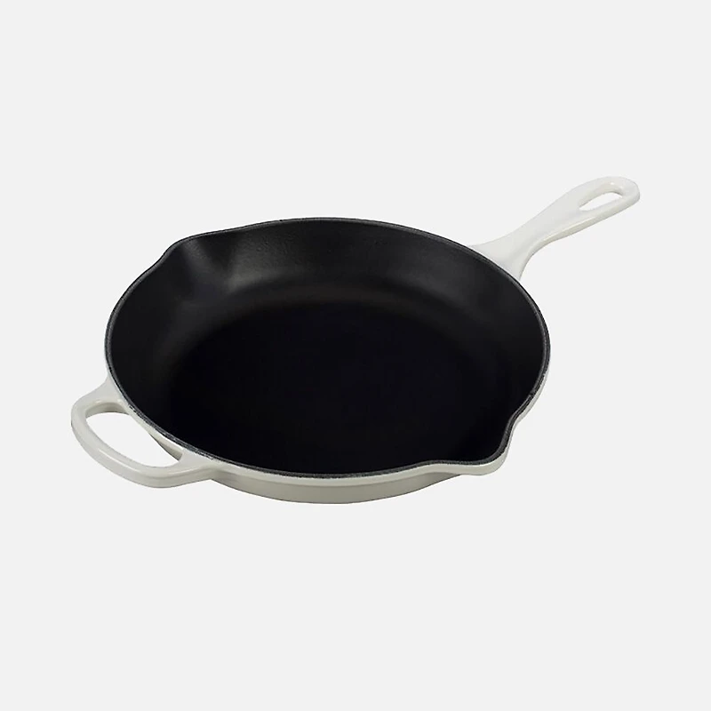 Le Creuset Signature 26 cm Iron Handle Skillet White