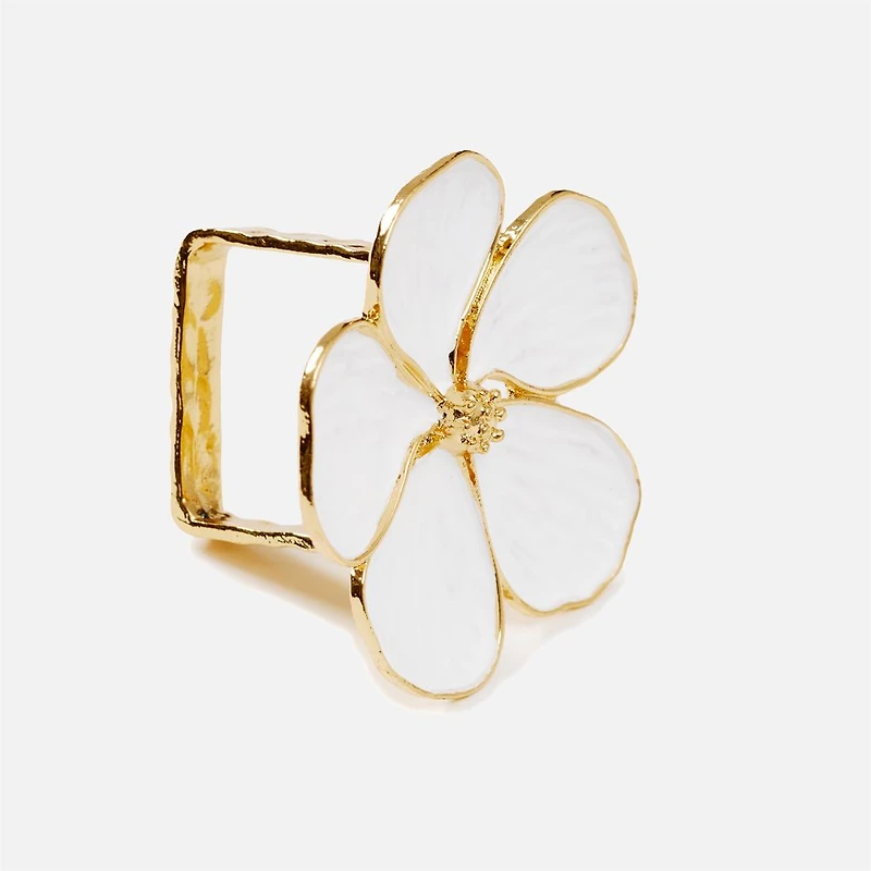 Set of 4 White Daisy Napkin Rings