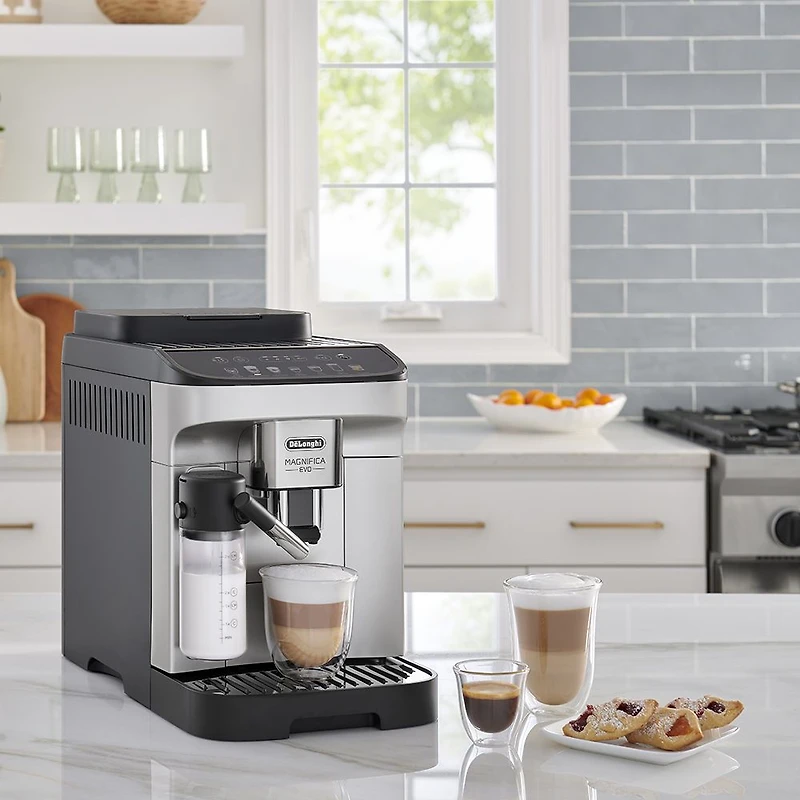 De'Longhi Magnifica Evo Hot or Cold Over Ice LatteCrema™ Fully Automatic Espresso & Capuccino Machine