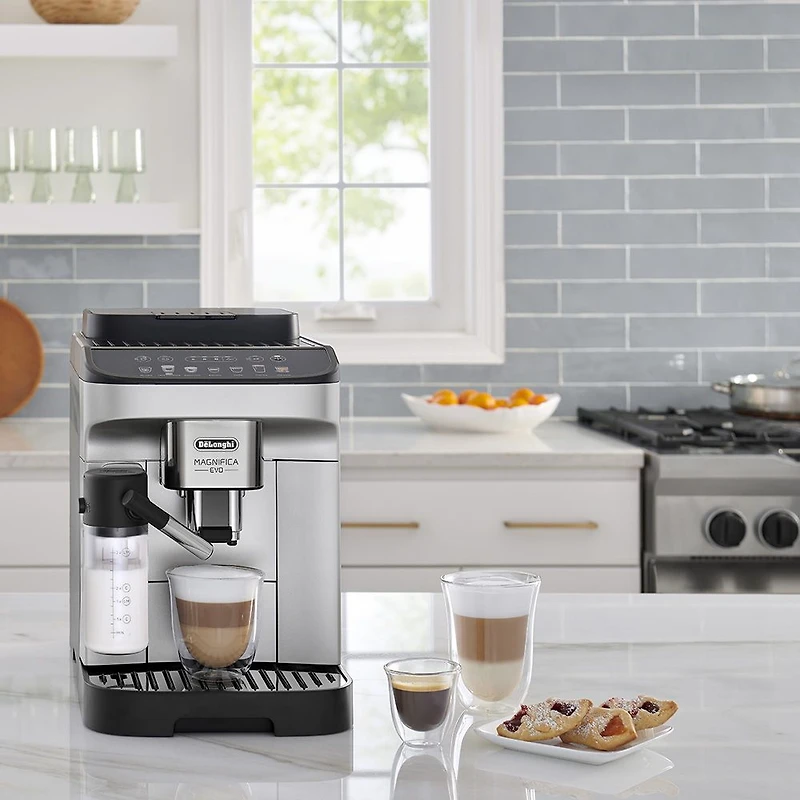 De'Longhi Magnifica Evo Hot or Cold Over Ice LatteCrema™ Fully Automatic Espresso & Capuccino Machine