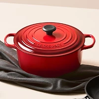 Le Creuset Round Dutch Oven 5.3 L - Cerise