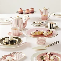 Regency assiette à gâteau à pied rose par Maxwell & Williams - 23 cm