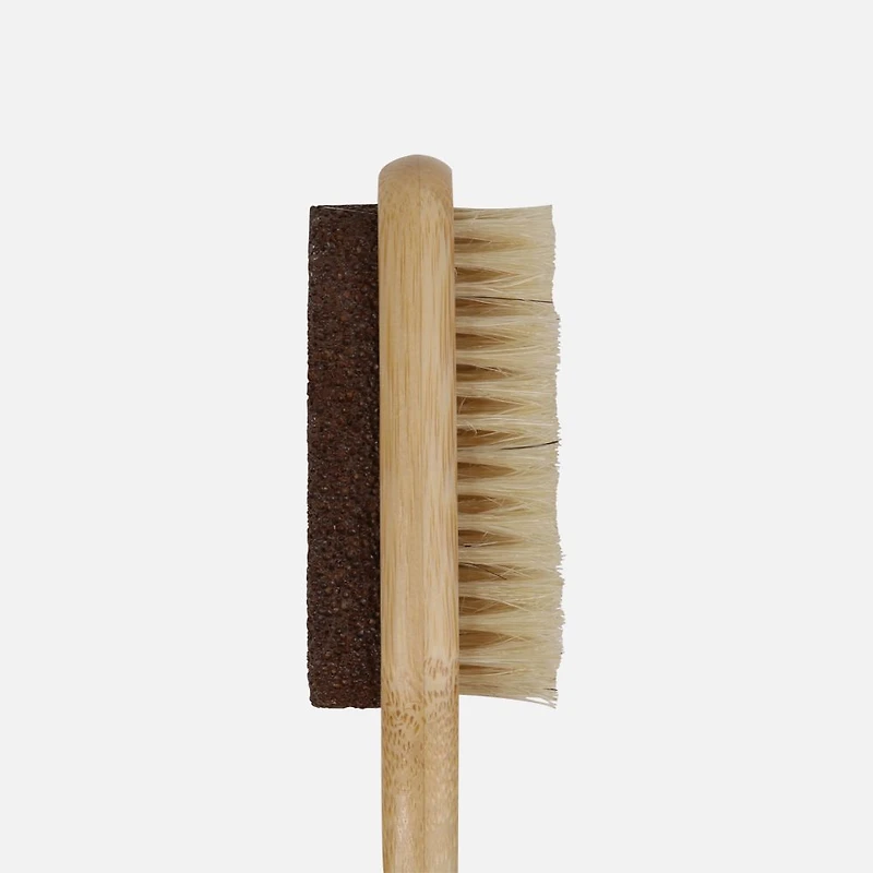 Pierre ponce et brosse pour les soins des pieds