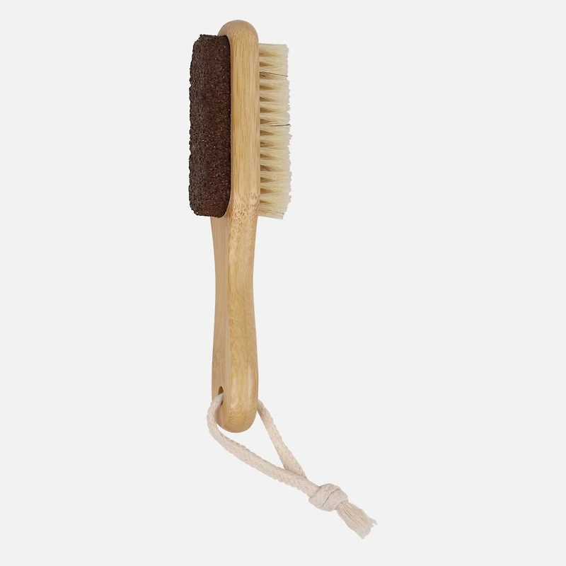 Pierre ponce et brosse pour les soins des pieds