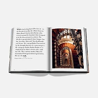 Paris Chic Book, English