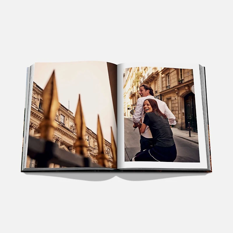 Paris Chic Book, English