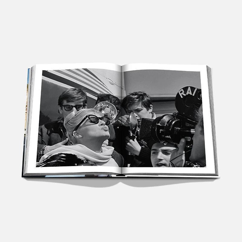 Dolce Vita Book, English