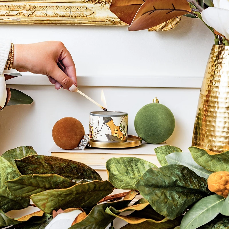 Bougie en étain bouleau et fleurs