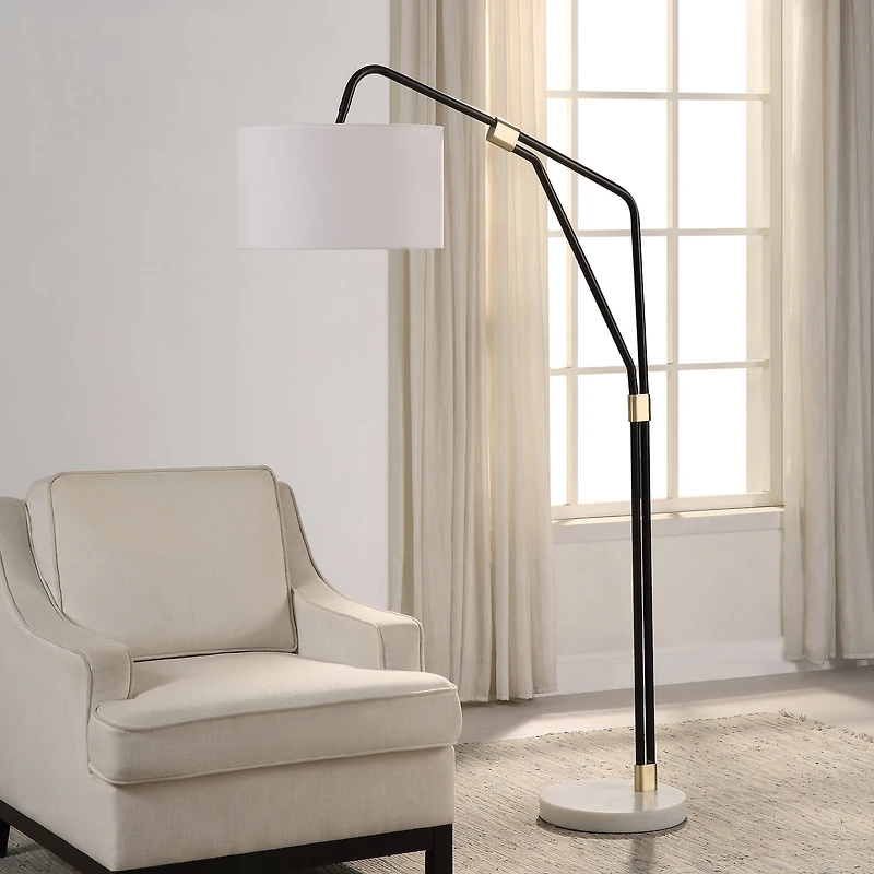 Lampadaire Wroxton en fer noir mat