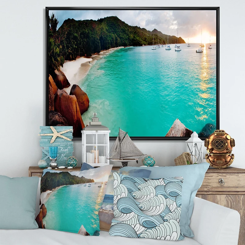 Toile « Tropical Beach with Blue Waters