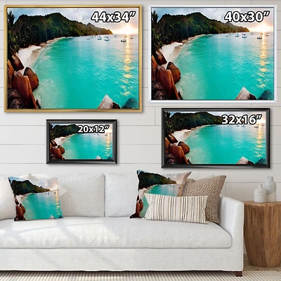 Toile « Tropical Beach with Blue Waters »