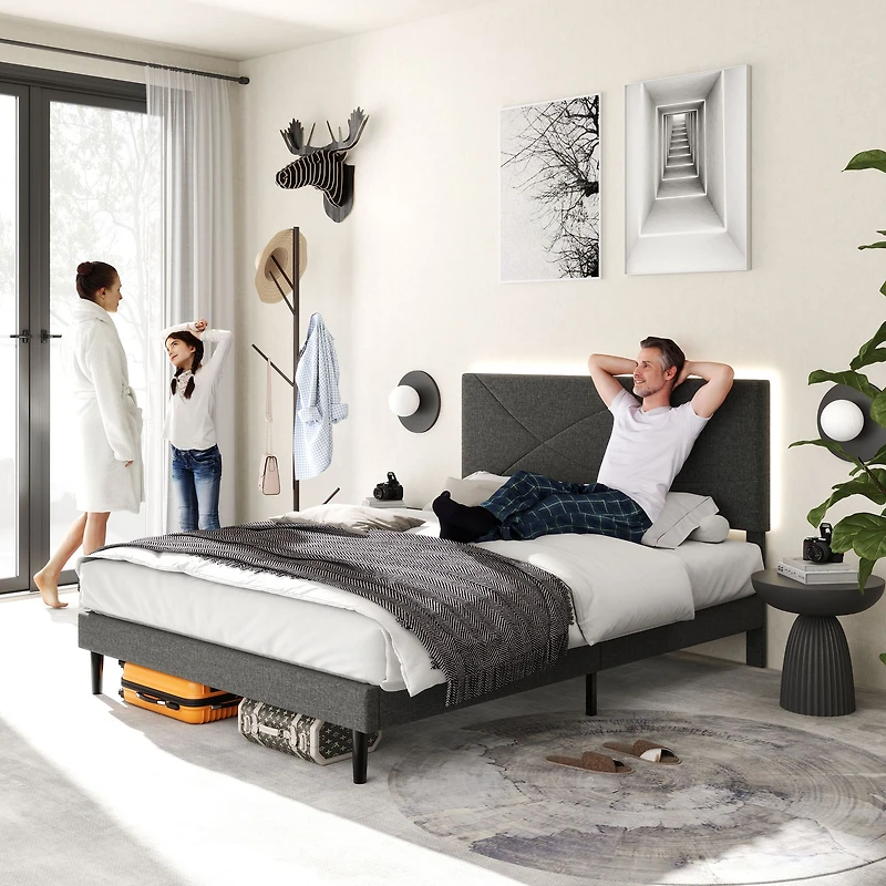 Cadre de lit grand rembourré Foothill gris avec ports USB et lumières LED