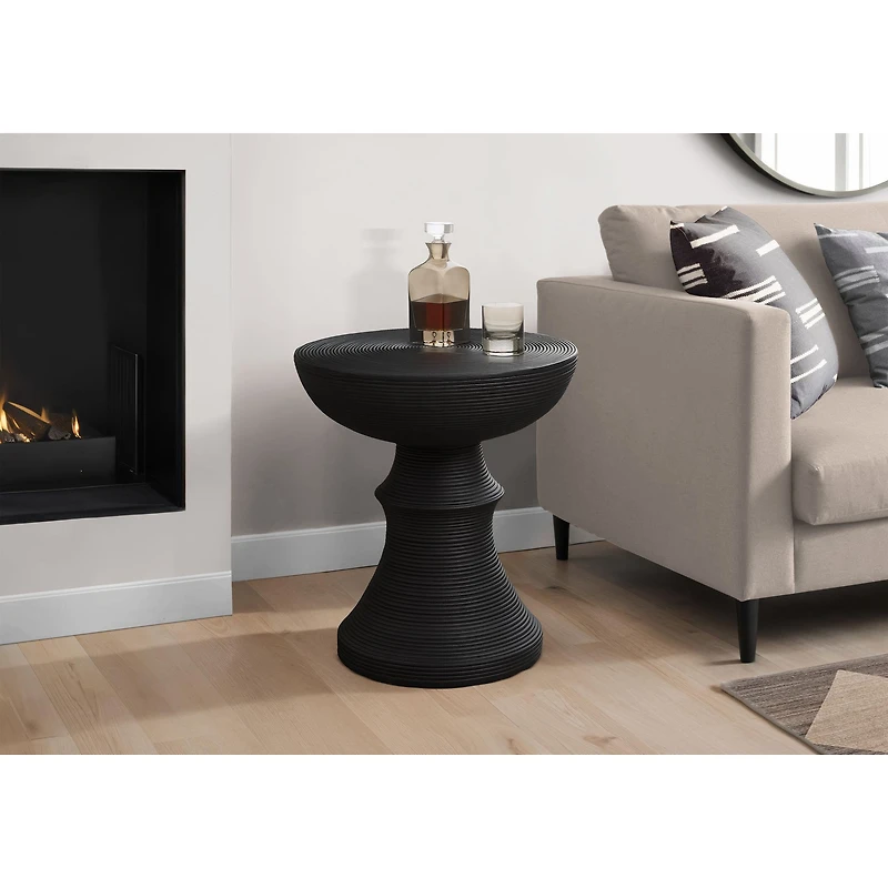 Pedestal Indoor/Outdoor Accent Table
