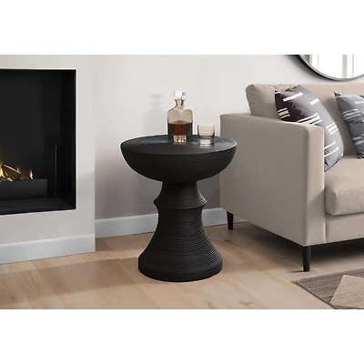 Pedestal Indoor/Outdoor Accent Table