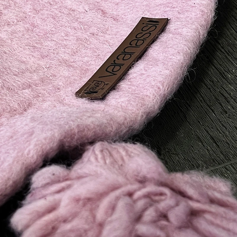 100% Wool 94" x 67" Rug Pure - Pink
