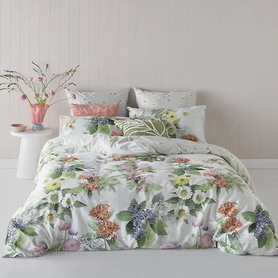 Jonie Comforter Set