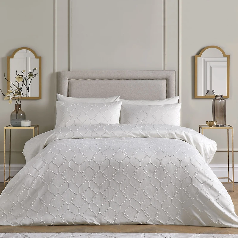 Soirée Montez Comforter Set