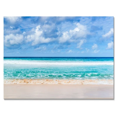 Toile « Tranquil Beach Under White Clouds »