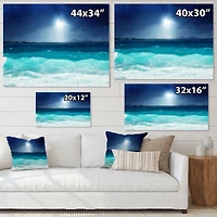 Toile « Neon Sea Waves under Dark Sky »