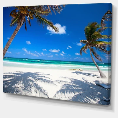 Toile « Coconut Palms at Beach »