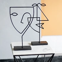Posie Statue