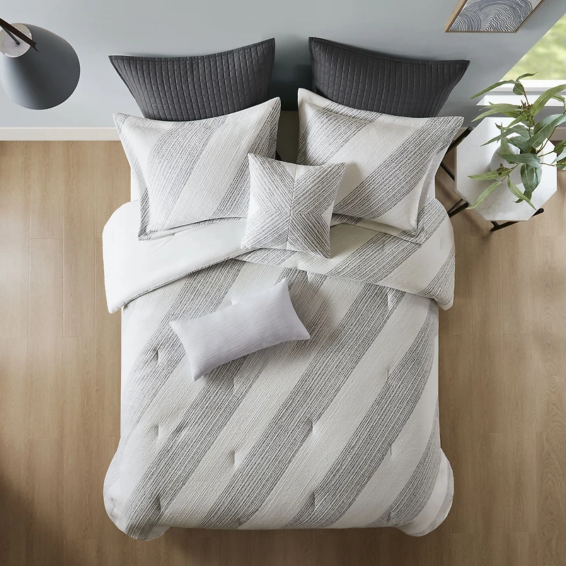 Tennyson Comforter Set