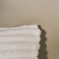 Winnie Coussin carré fausse fourrure