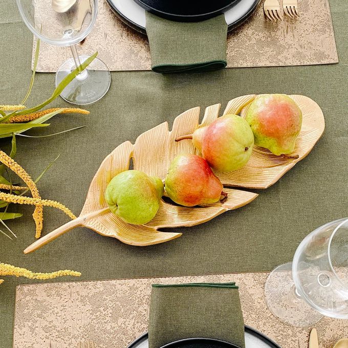 Tropical leaf centerpiece