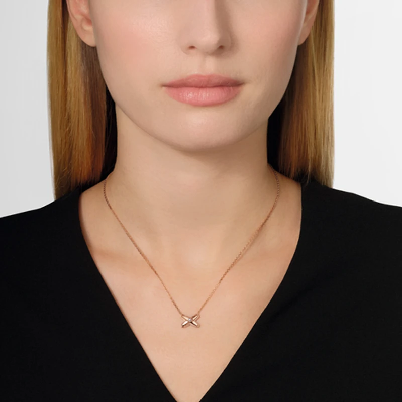 Jeux De Liens Rose Gold and Diamond Pendant