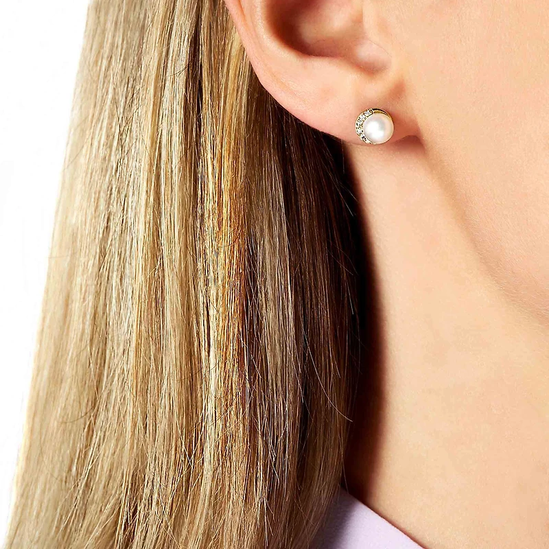 Trend Yellow Gold Pearl and Diamond Stud Earrings