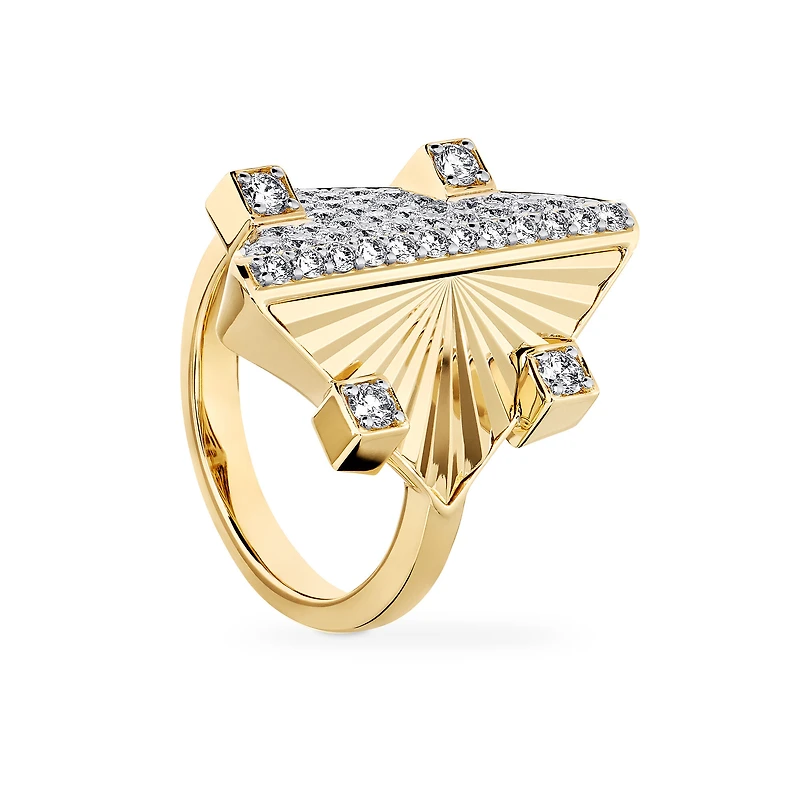 Exceptional Guilloché Yellow Gold and Diamond Ring - 7