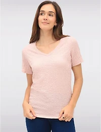 Manteaux Manteaux | La maison du manteau au Québec Haut à Col V Entièrement Smocké avec Finition Texturée & Manches Courtes par GWV