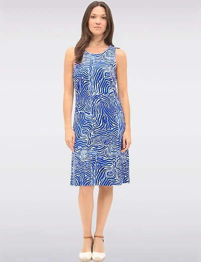 Robe Trapèze Sans Manches Imprimé Bleue Et Blanche Longueur Genou Par Carré Noir