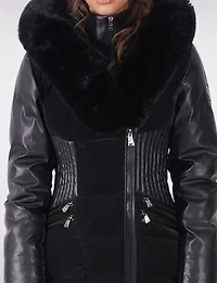 Manteau Chic avec Détails en Simili Cuir Plastron et Capuche Intégrée par Sicily