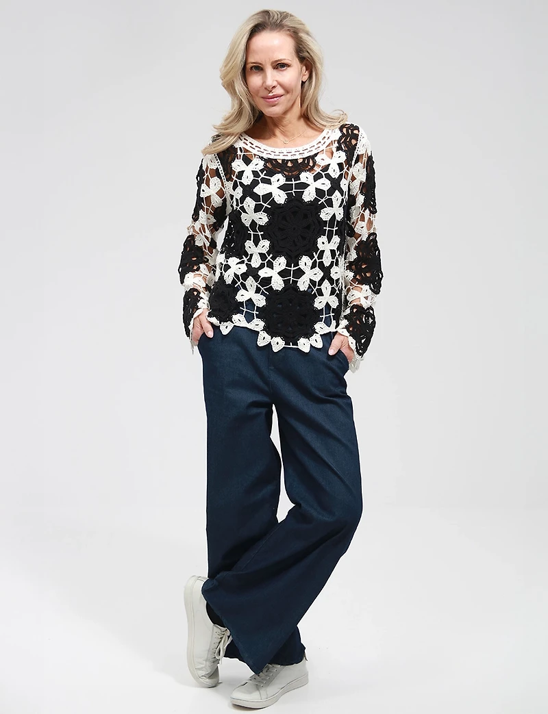 Haut Délicat en Crochet à Fleurs N&B Manches Longues Évasés par Point Zero