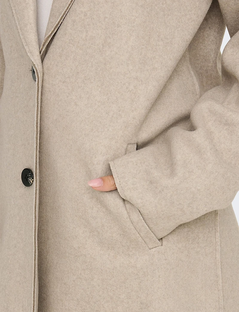 Manteau Chic Mi-Long à Boutonnage Simple avec Col Cranté et Bords Bruts par Only