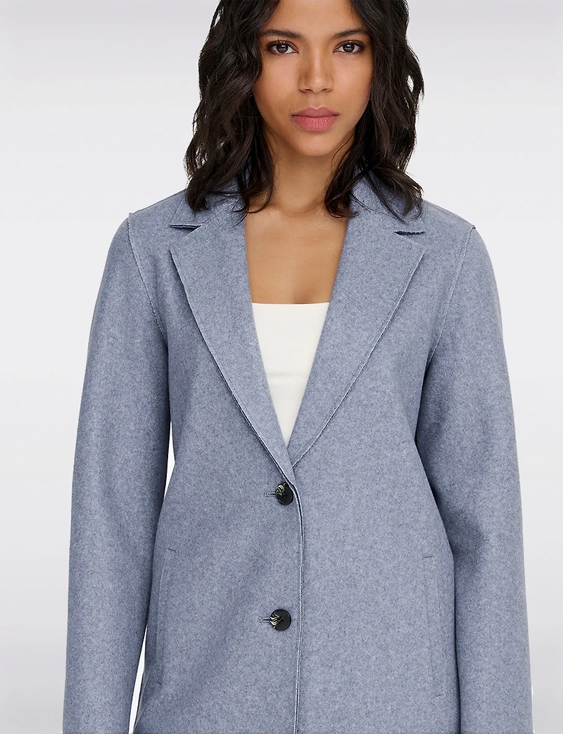 Manteau Chic Mi-Long à Boutonnage Simple avec Col Cranté et Bords Bruts par Only